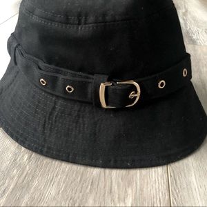 DOLLS-KILL BUCKET HAT⚡️